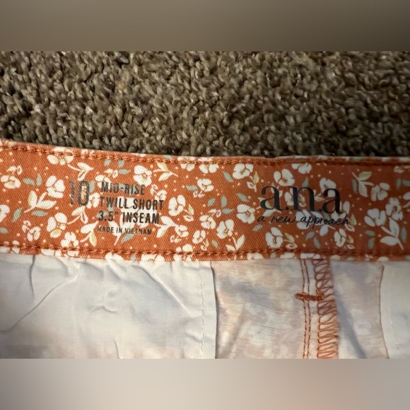 a.n.a Women’s Shorts - Picture 2 of 3